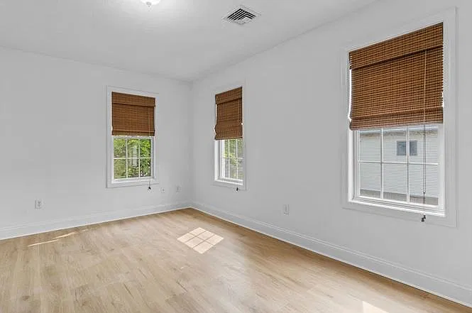 3 bed, 3.5 bath, 1990 sqft, $4,250 — Photo 3