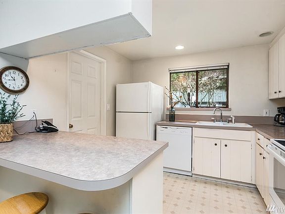 5th image of 3702 Harborcrest Ct NW