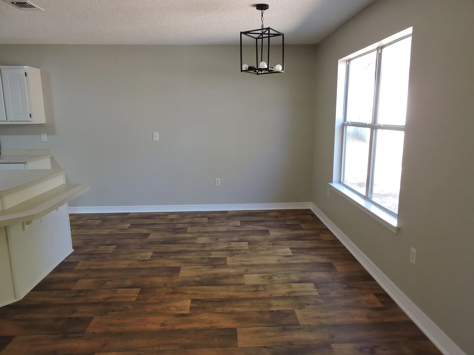 3 bed, 2.0 bath, 1566 sqft, $1,950 — Photo 3