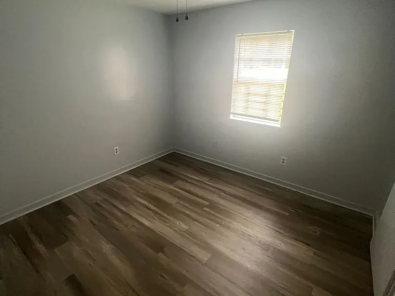 2107 Thousand Oaks Dr — Photo 4