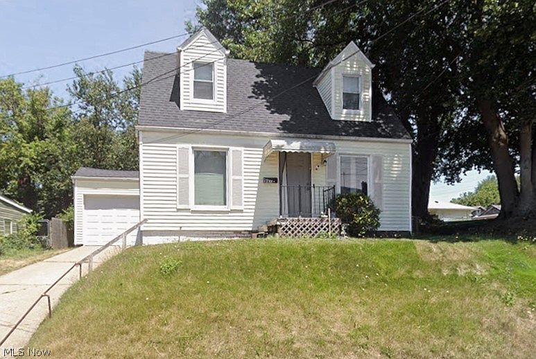 1st image of 907 16th St NE