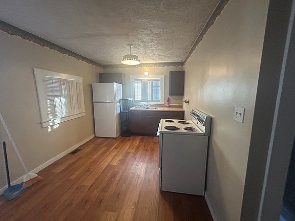 4th image of 717 Center St #1