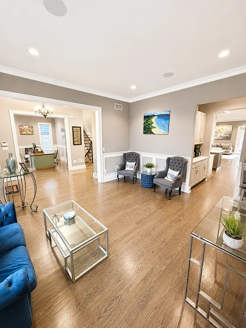 6 bed, 5.5 bath, 5650 sqft, $11,000 — Photo 4