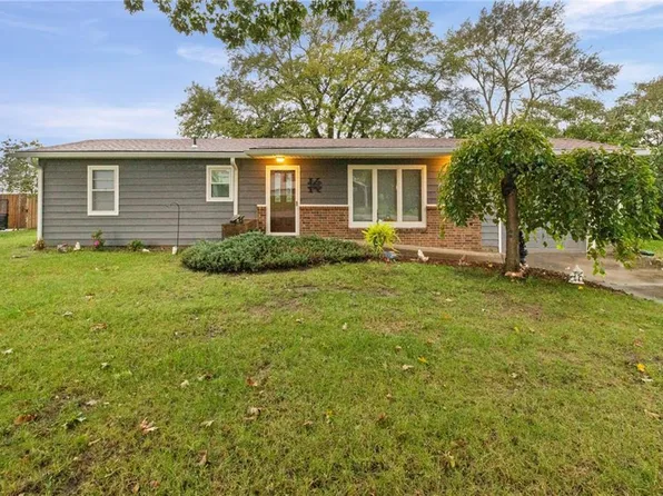 205 S Westview Rd, Mc Louth, KS 66054