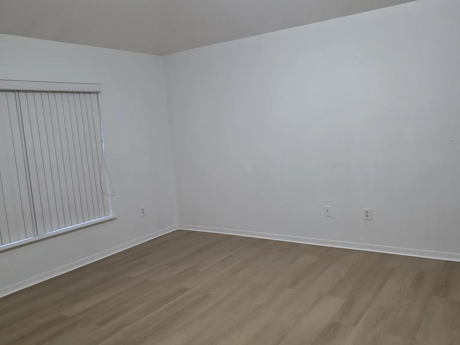 5 bed, 2.5 bath, 2320 sqft, $2,295 — Photo 3