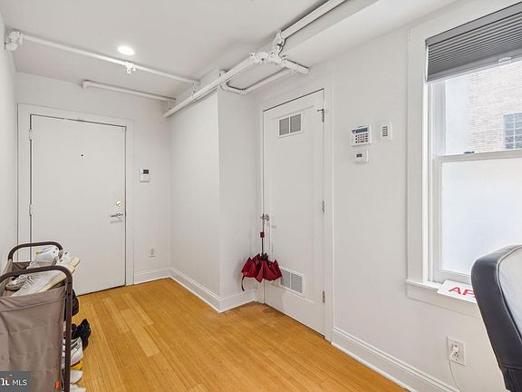 2nd image of 1606 Chestnut St Unit 3