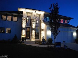1722 Bristol Ridge Dr NW, Grand Rapids, MI 49544