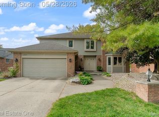 1323 Bembridge Dr, Rochester Hills, MI 48307