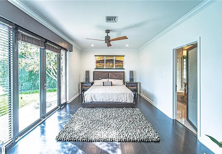 50 Bay Colony Dr — Photo 17