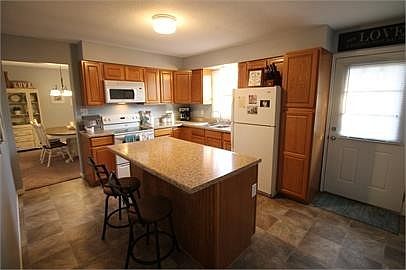 5th image of 16870 Lakewood Dr