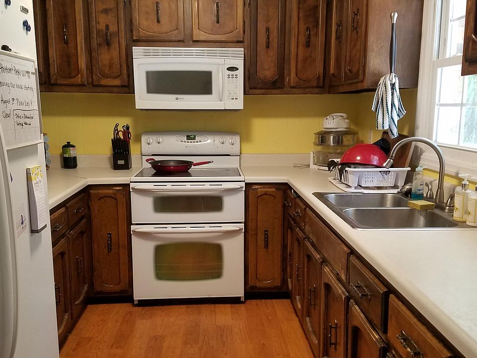 2nd image of 36 Hayes St