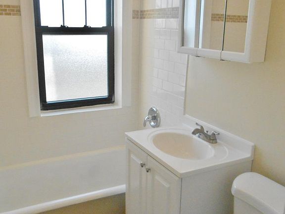 5th image of 1942 W Wilson Ave #3H