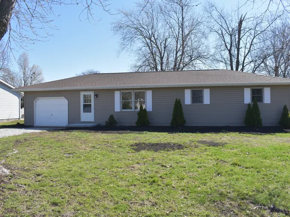 320 N Walnut St, Arcola, IL 61910