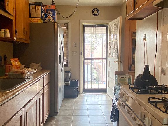 4th image of 4137 Baychester Ave