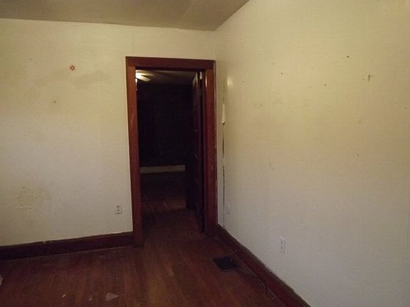 3rd image of 229 Hollywood Dr