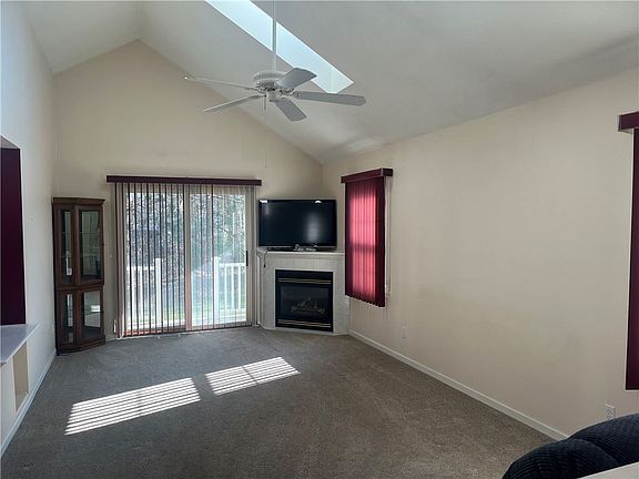 4th image of 11 Maier Cir