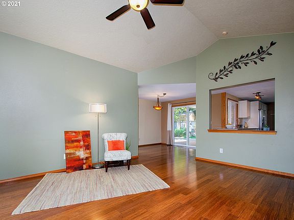 5th image of 8915 NE 28th Ave