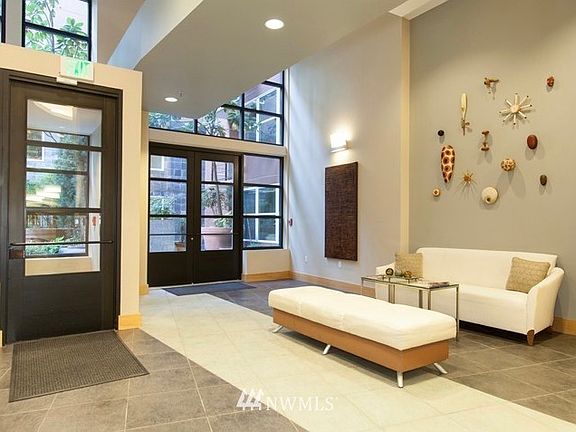 3rd image of 2607 Western Ave APT 805