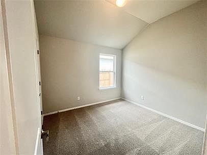 5th image of 212 Shugart St