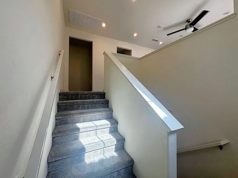 1014 W Buttercup Ln — Photo 13