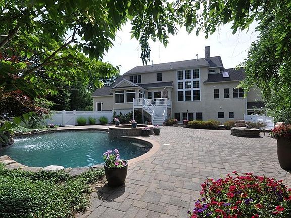 3rd image of 82 Fox Run Rd