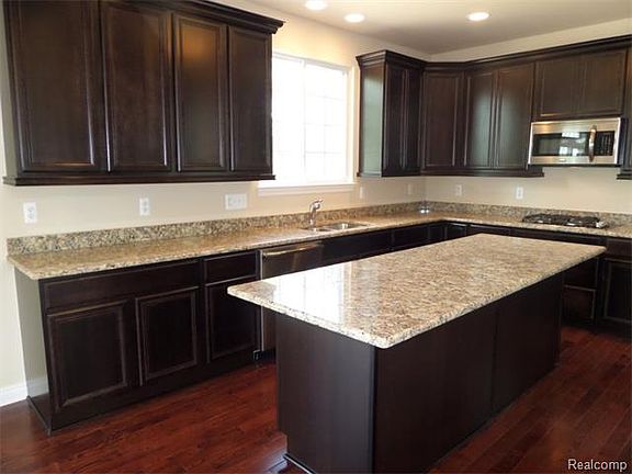 3rd image of 54707 Brentwood Dr