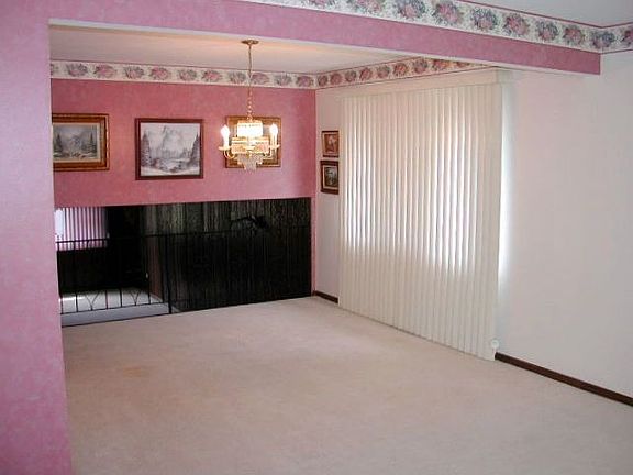 Holiday-sized Formal Dining Rm