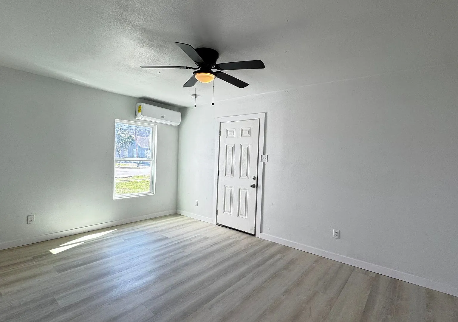 2bd Apartment With Water Paid!! — Photo 2