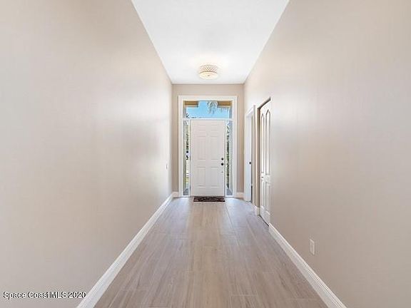 5th image of 904 Wimbledon Dr