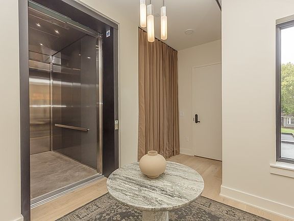 5th image of 1030 17th Ave S #201