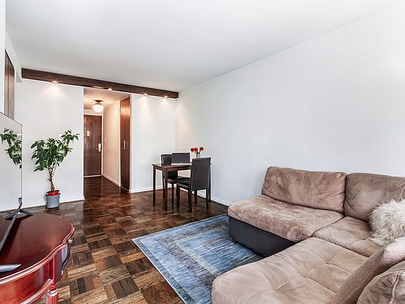 3rd image of 430 W 34th St APT 16A