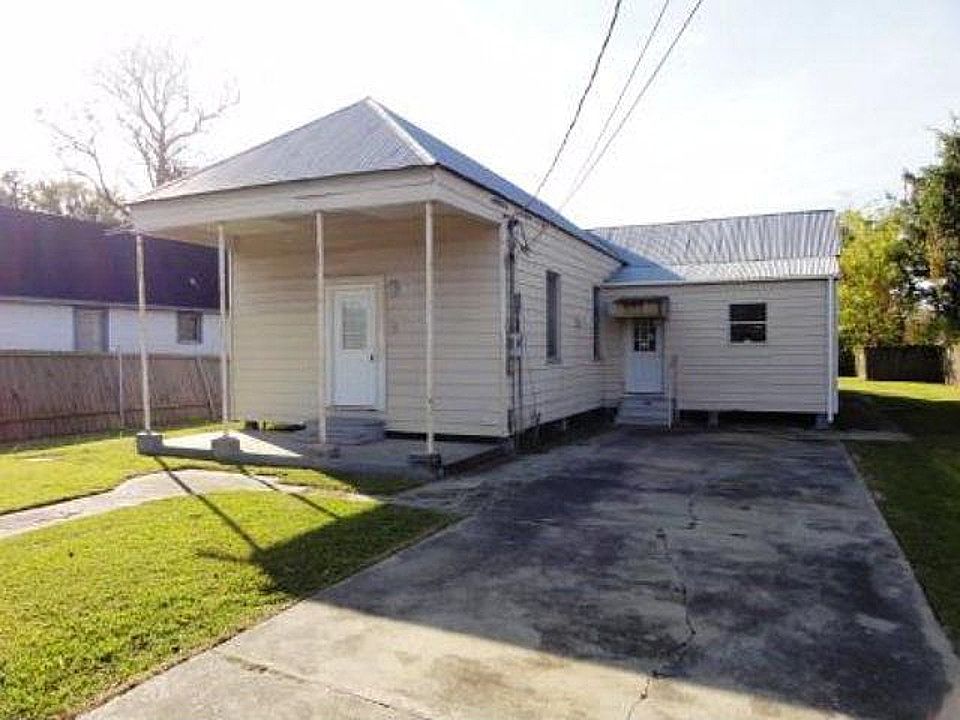 1st image of 310 Railroad Ave