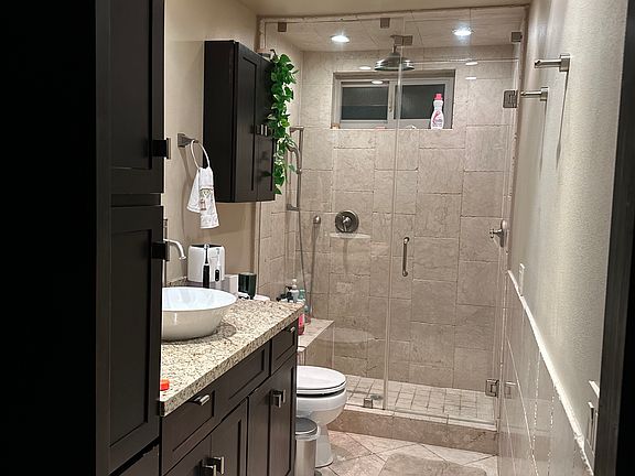 3rd image of 2540 Clairemont Dr Unit 104