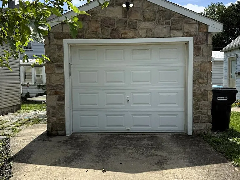 801 W Cherry St — Photo 3