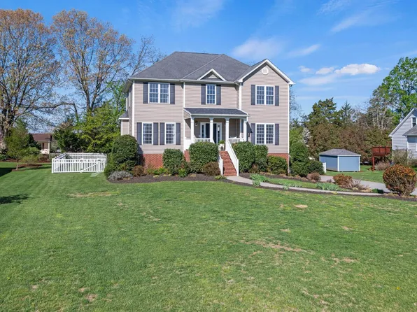 1164 Majestic Oaks Dr, Forest, VA 24551