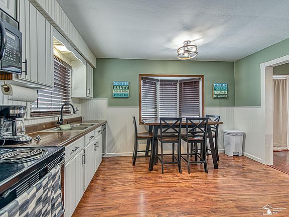 3rd image of 3264 Chippewa Trl