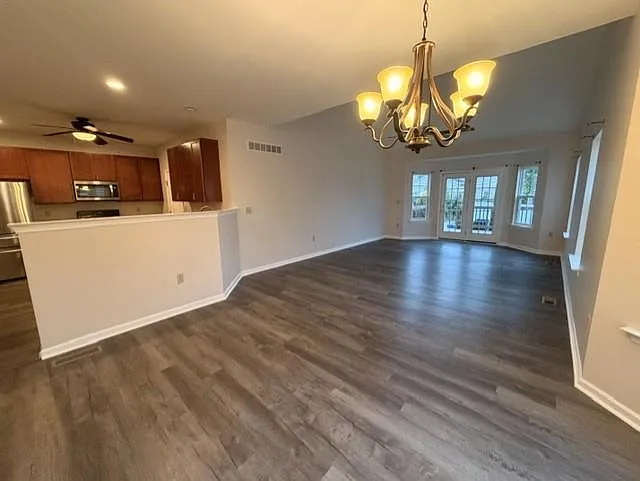 4 bed, 2.5 bath, 2106 sqft, $2,950 — Photo 4