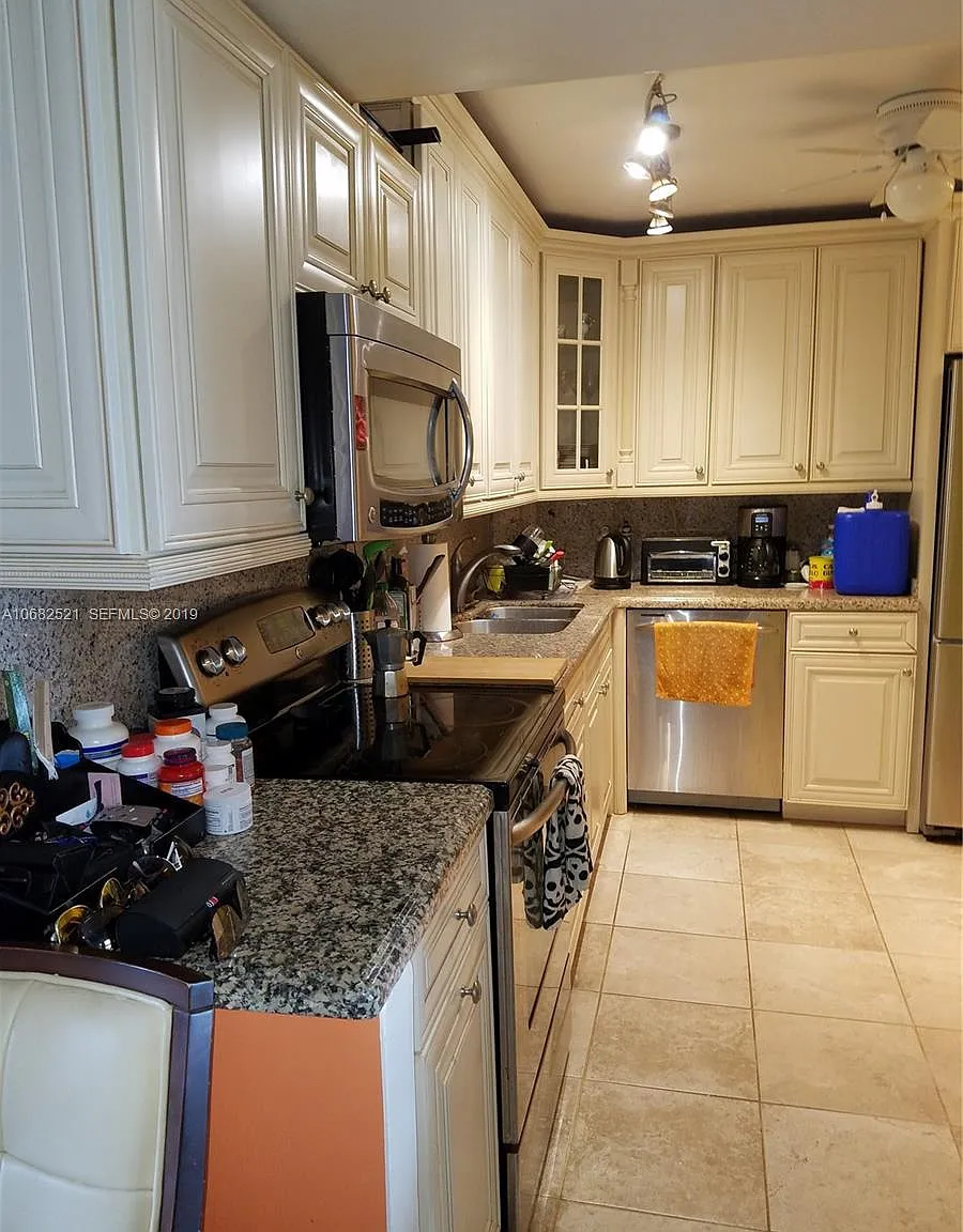 2 bed, 1100 sqft, $2,800 — Photo 3