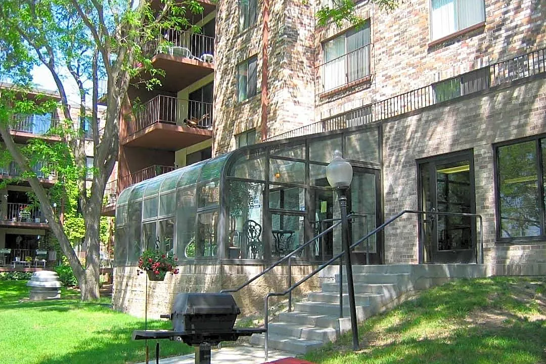 Rosewood West — Photo 4
