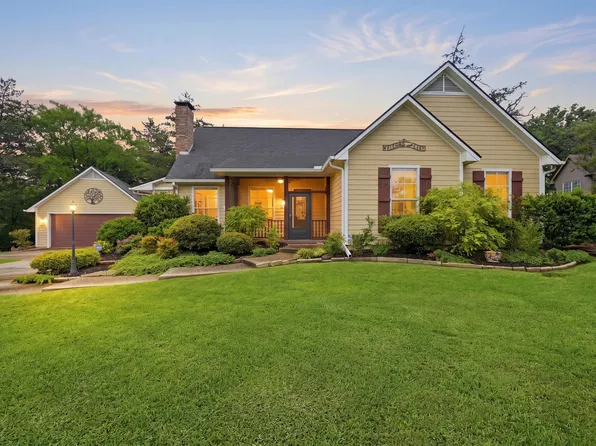 621 Kiowa Dr E, Lake Kiowa, TX 76240