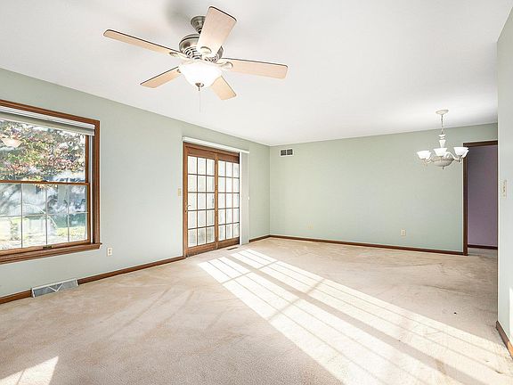 5th image of 1412-5 Pembroke Cir