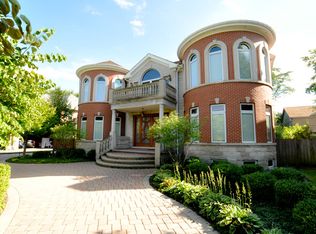 2445 N De Cook Ct, Park Ridge, IL 60068