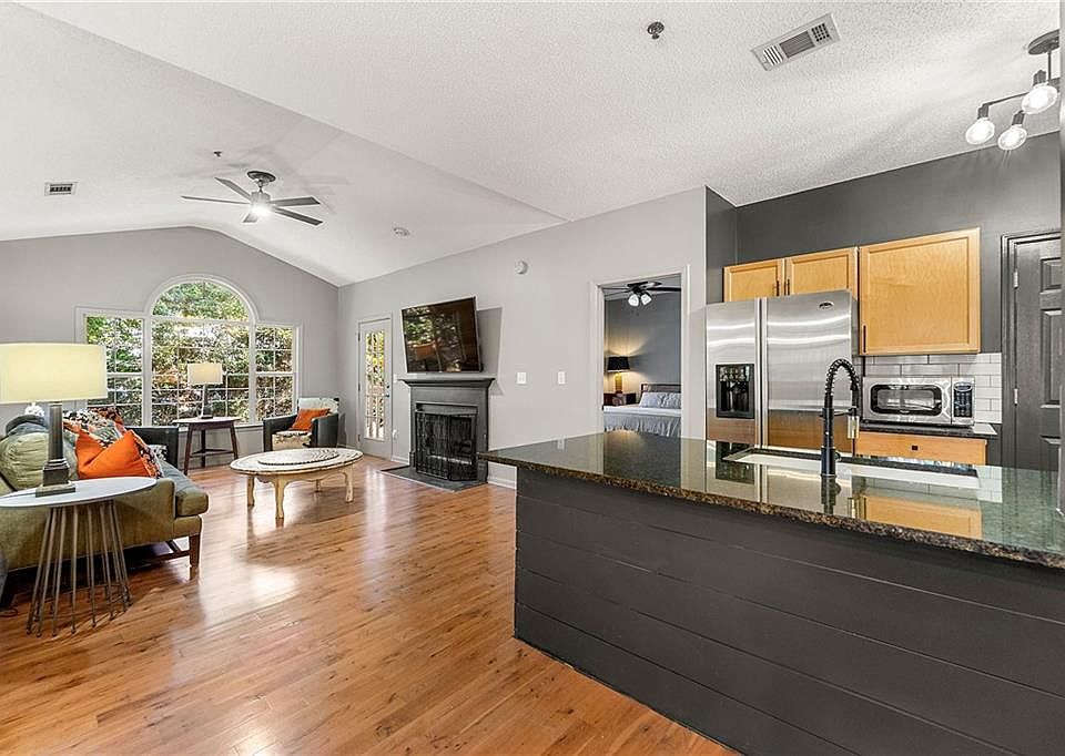 1st image of 409 The Crossings Ln