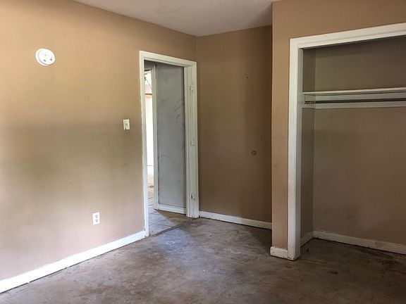 2nd image of 1323 Sherwood Dr