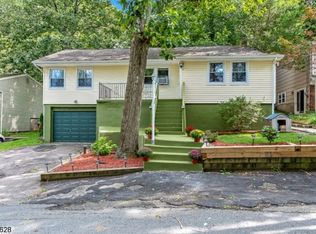 17 Wake Forest Trl, Hopatcong, NJ 07843