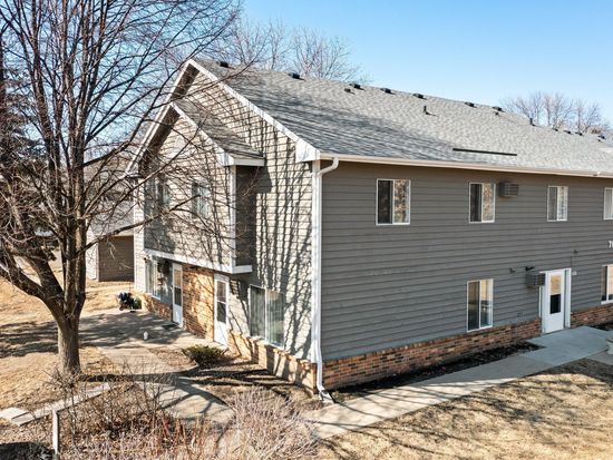 700 W Village Rd APT 102, Chanhassen, MN 55317