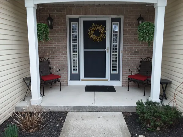 18491 N Winding Oak Dr, Middleburg Heights, OH 44130