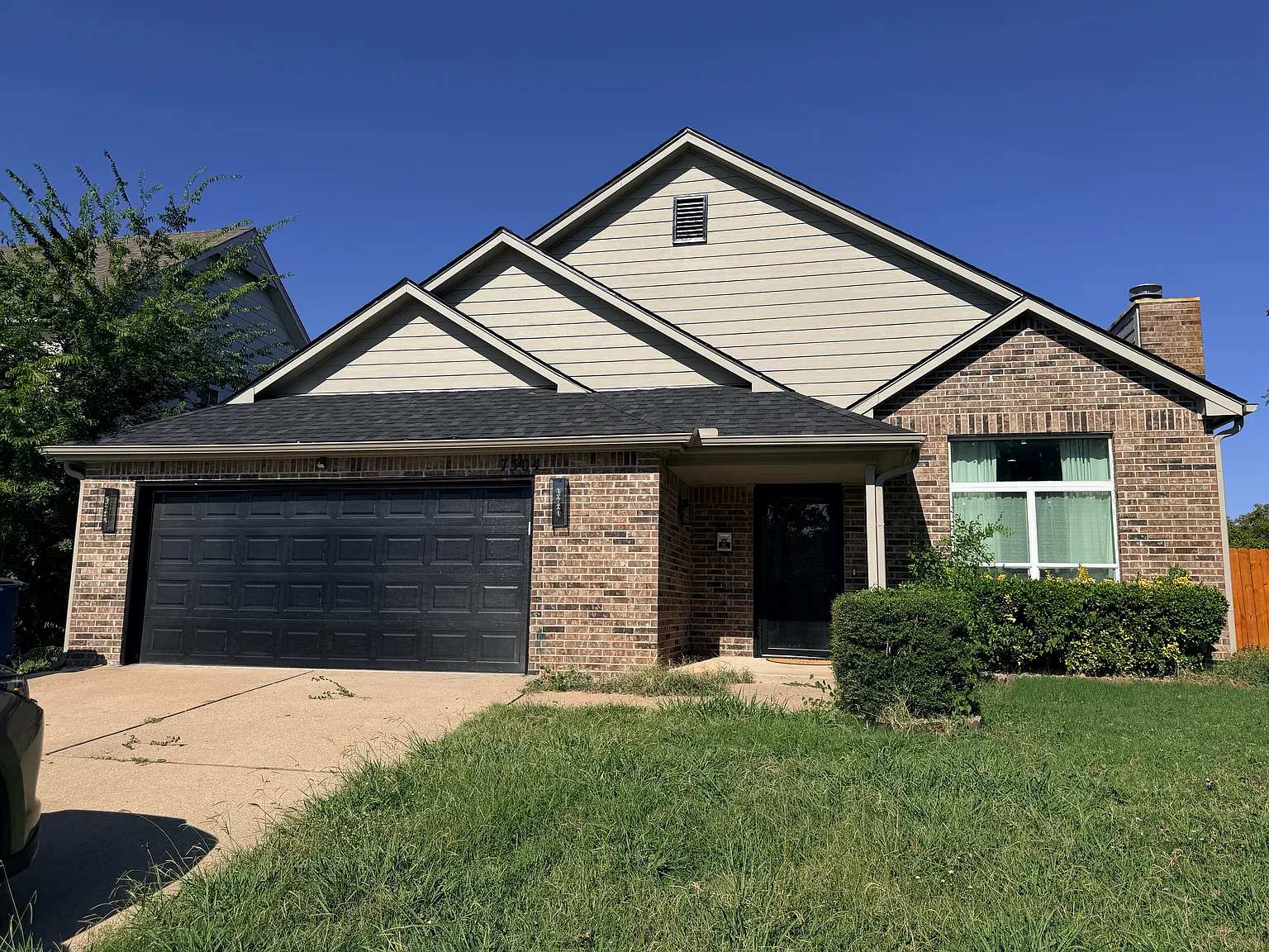 4 bed, 1978 sqft, $2,100 — Photo 1