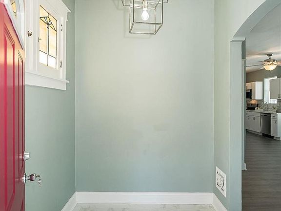 3rd image of 2035 Yale Ave