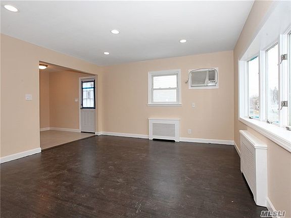 4th image of 2197 6th St